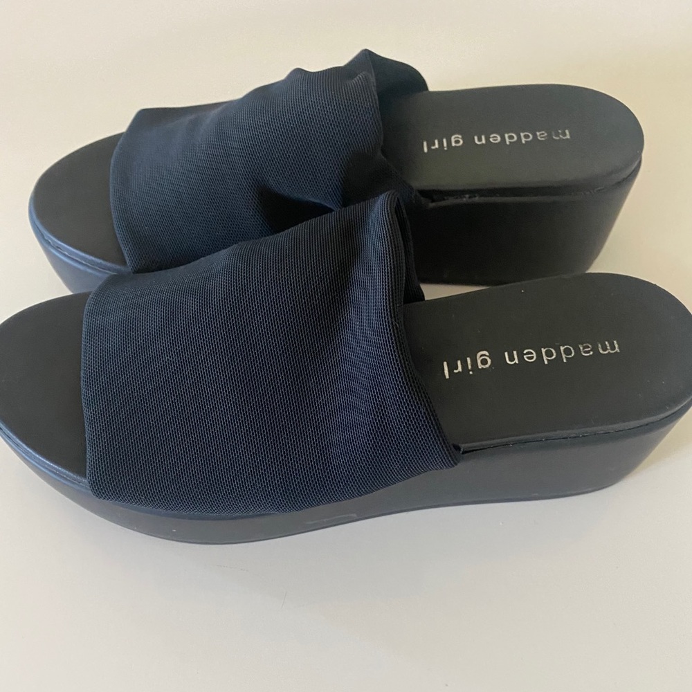 Madden girl 90s sandal